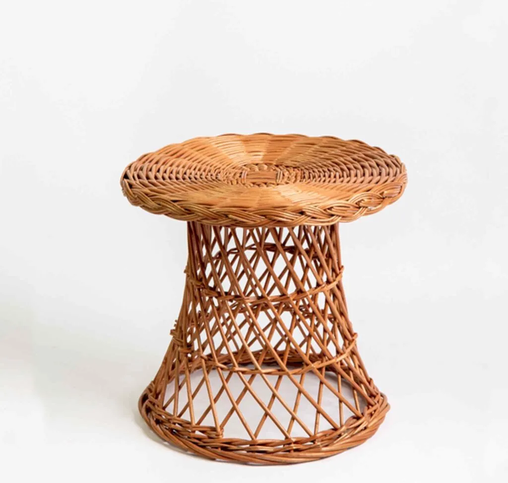 mesa-pequeña-de-mimbre
